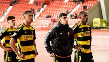 Marcos Luna, entre Arriaga y Jair.