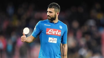 Napoli "obsessed" with beating Juventus to title, says Albiol