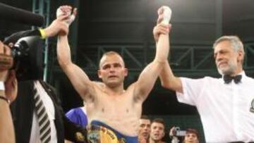 <b>CAMPEÓN. </b>Kiko Martínez celebra el triunfo conseguido ante Booth