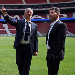 Al Atlético le toca pensar en el
futuro: salidas, fichajes, estilo...