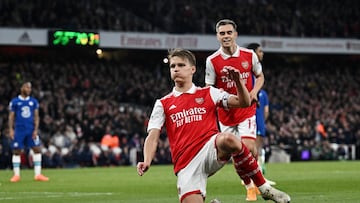 Martin Odegaard scores twice as the Gunners go back above Manchester City at the top of the Premier League by defeating Chelsea.
