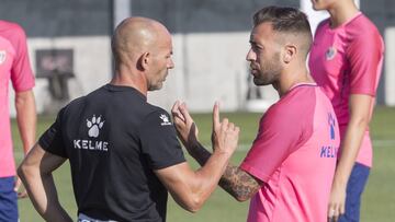 Paco Jémez, dando instrucciones a Luna.