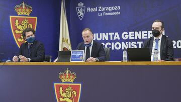 Christian Lapetra preside la mesa en la última Junta General de Accionistas del Real Zaragoza.