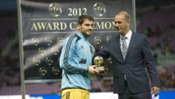 Casillas recibe el premio de la IFFHS