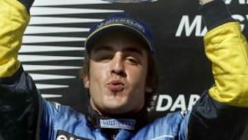 <b>SU ESTRENO. </b>Alonso, en lo más alto del podio en Budapest 2003.