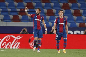Morales marc¨® el 2-2 y empat¨® moment¨¢neamente el partido.
