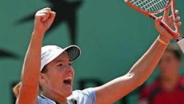 <b>CAMPEONA.</b> Henin-Hardenne pasó por encima de Pierce y nunca tuvo una rival en la francesa.