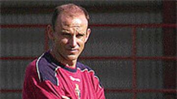 Martín González busca refuerzos.