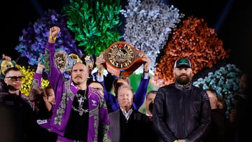 Boxing - Oleksandr Usyk v Tyson Fury - Heavyweight World Title - Weigh-in - Kingdom Arena, Riyadh, Saudi Arabia - December 20, 2024 Oleksandr Usyk and Tyson Fury during the weigh-in Action Images via Reuters/Andrew Couldridge