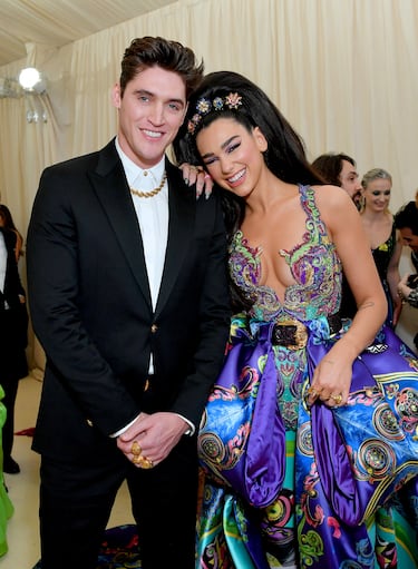 Mantuvo una relación intermitente con el chef y modelo británico Isaac Carew desde 2013 hasta 2019.