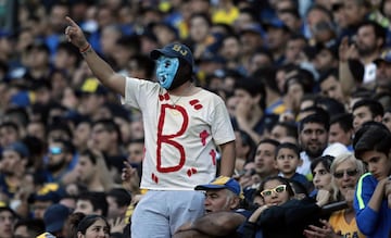 River-Boca: intense atmosphere of 'El Superclásico' captured