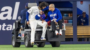 Cody Ponce gets hurt in his Blue Jays debut. He had slipped on the mound a couple of pitches earlier, rolling off the mound for a balk.