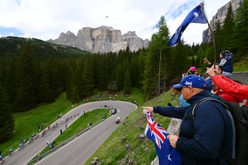 Una cima que han coronado en cabeza ciclistas de la talla de Michele Dancelli (1970), Giancarlo Polidori (1975), Johan Van der Velde (1987), Stefano Tomasini (1989), Maurizio Vandelli (1990), Marco Giovanetti (1991), Claudio Chiappucci (1993), Enrico Zaina (1996), Jos谷 Jaime &Chepe* Gonzales (1998), Francesco Casagrande (2000), Carlos Alberto Contreras (2001), Daniele de Paoli (2002), Fortunato Baliani (2006), Emanuele Sella (2008), Stefano Garzelli (2011) y Alessandro Covi (2022), en una 迆ltima subida en la que Jai Hindley solt車 a Richard Carapaz para proclamarse campe車n del Giro de Italia en la dur赤sima recta de la Marmolada.