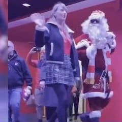 Taylor Swift llega con Santa Claus a partido de los Chiefs en Navidad