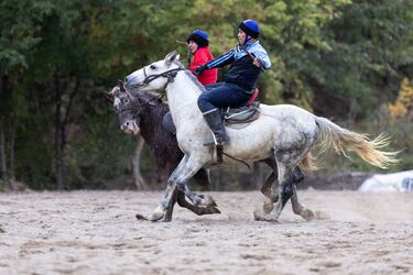 Velocidad, contacto y estrategia marcan el ritmo del encuentro.