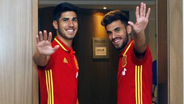 Asensio y Ceballos posan para AS en su hotel de concentración antes de la semifinal.