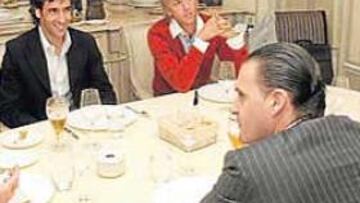 <b>CUMBRE DE CAPITANES. </b>Ramón Calderón y Pedja Mijatovic comieron con Raúl, Guti y Roberto Carlos en el restaurante Puerta 57.