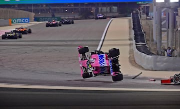 Lance Stroll acaba volcando el coche. 