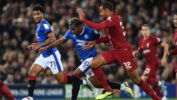 Liverpool (United Kingdom), 04/10/2022.- Alfredo Morelos of Rangers FC (L) in action against Joel Matip of Liverpool FC (R) during the UEFA Champions League group A soccer match between Liverpool FC and Rangers FC in Liverpool, Britain, 04 October 2022. (Liga de Campeones, Reino Unido) EFE/EPA/Peter Powell
