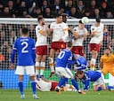 La Roma sobrevive en Leicester