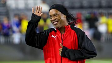 Brazilian soccer legend Ronaldinho appeared on the Turkish edition of the reality show “Survivor” and in it, the 43-year-old shows off his athleticism.