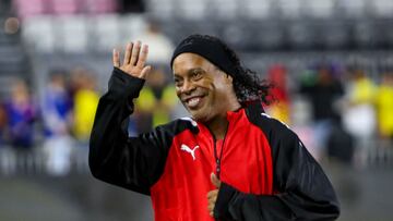 Brazilian soccer legend Ronaldinho appeared on the Turkish edition of the reality show “Survivor” and in it, the 43-year-old shows off his athleticism.