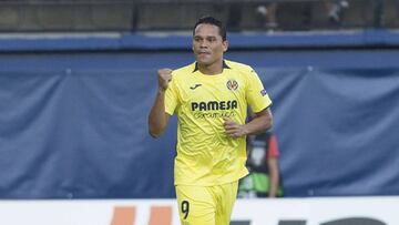 Carlos Bacca celebrando su gol con Villarreal ante Rangers por la primera fecha de la fase de grupos de la Europa League