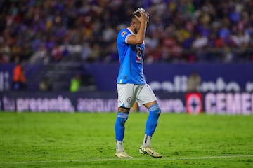   Gonzalo Piovi of Cruz Azul received red card during the 8th round match between Atletico San Luis and Cruz Azul as part of the Liga BBVA MX, Torneo Apertura 2024 at Alfonso Lastras Stadium on September 17, 2024 in San Luis Potosi, Mexico.