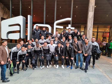 El Cacereño pone rumbo a Katmandú, donde 24 horas después jugaría su segundo amistoso.
