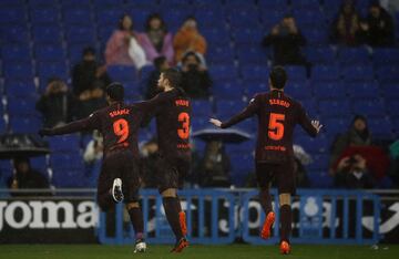 Gerard Piqué celebrates with Sergio Busquets and Luis Suárez after scoring. 1-1