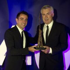 Xavi premia el liderazgo de Ancelotti en los Leaders Awards