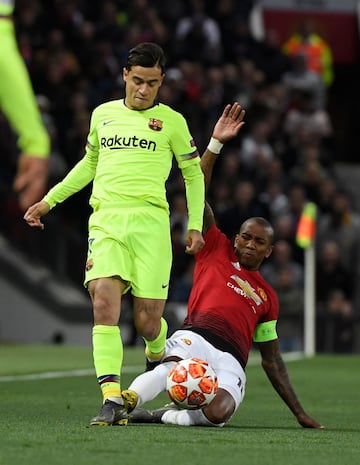 Ashley Young con Philippe Coutinho.