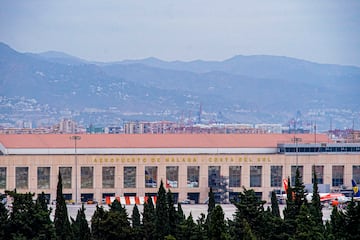 El Aeropuerto de Mlaga-Costa del Sol el decano de los aeropuertos espa?oles siendo su construccin en 1919. Ocupa el primer puesto en Andaluca,? el cuarto en cuanto a volumen de trfico entre los aeropuertos de Espa?a, cuarto de la pennsula ibrica.