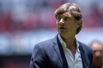 Será la segunda final bajo el formato de torneos cortos que enfrentará a dos directores técnicos que en su carrera como futbolistas fueron porteros. La primera fue la del Verano 1999, que vio cómo el Toluca de Enrique Meza superó al Atlas de Ricardo LaVolpe.