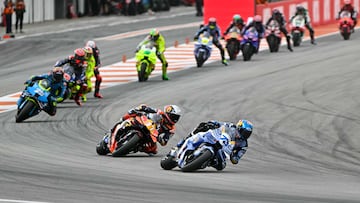 Álex Márquez, al frente de la carrera en Valencia.