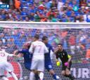 Ramos reclamó un penalti en el 22' por agarrón de Chiellini