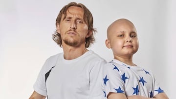 La Fundación Juegaterapia presenta el Balón Pelón junto a varias estrellas de LaLiga
