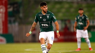 Futbol, Santiago Wanderers vs Rangers.
Fecha 5, campeonato de Ascenso 2022.
El jugador de Santiago Wanderers Daniel Gonzalez es fotografiado durante el partido de primera division B contra Rangers disputado en el estadio Elias Figueroa de Valparaiso, Chile.
16/03/2022
Andres Pina/Photosport
Football, Santiago Wanderers vs Rangers.
5th date, 2022 Promotion Championship.
Santiago Wanderers player Daniel Gonzalez is pictured during the second division match against Rangers held at the Elias Figueroa stadium in Valparaiso, Chile.
16/03/2022
Andres Pina/Photosport