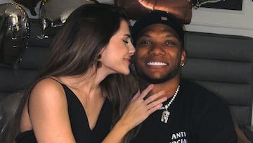 “A veces la vida te manda a la persona correcta cuando mas la necesitas... Gracias por enseñarme el amor de verdad”