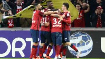 Los jugadores del Lille celebran un gol.