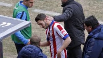 Koke, en el momento de abandonar el terreno de juego del Calderón.