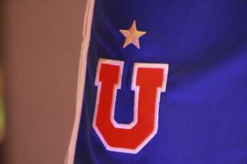 El blanco vuelve a la polera de la U.