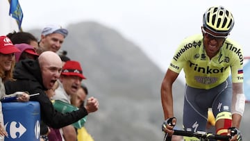 Alberto Contador durante el ascenso a los Lagos de Covadonga