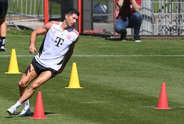 El delantero polaco del Bayern de Múnich, Robert Lewandowski, se ha entrenado esta misma mañana con el equipo bávaro en plenos rumores de su fichaje por el Barcelona.