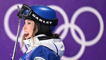 China's Gu Ailing Eileen reacts in the freestyle skiing women's freeski big air final run 3 during the Milano Cortina 2026 Winter Olympic Games at Livigno Snow Park, in Livigno (Valtellina), on February 16, 2026. (Photo by Kirill KUDRYAVTSEV / AFP)