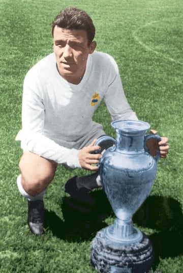 El futbolista soriano, aunque criado en Sevilla, firmó por el Real Madrid en 1959, procedente del Real betis donde era la estrella del conjunto sevillano. Permaneció 3 temporadas en el club blanco hasta que en 1962 se marchó traspasado a la Juventus.