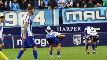 Caras de impotencia en el Málaga,