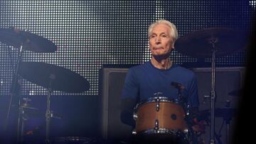 The Rolling Stones’ own rockstar drummer, Charlie Watts, has passed away at 80 years of age, leaving rock fans around the world mourning his loss.