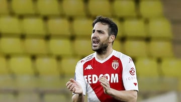 Monaco (Monaco), 20/11/2020.- Cesc Fabregas of AS Monaco celebrates after scoring a goal against Paris Saint Germain during the French Ligue 1 soccer match, AS Monaco vs Paris Saint Germain, at Stade Louis II, in Monaco, 20 November 2020. EFE/EPA/SEBASTIE