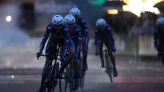 Movistar Team en la primera etapa de la Vuelta a España 2023.